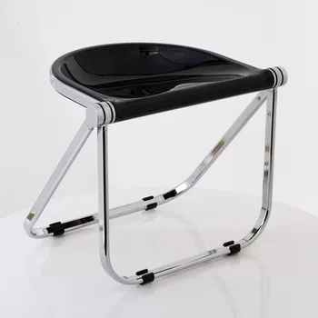 Минималистичные обеденные стулья Бытовая прозрачная мебель Складные табуреты Акриловые пластиковые стулья с металлическим каркасом